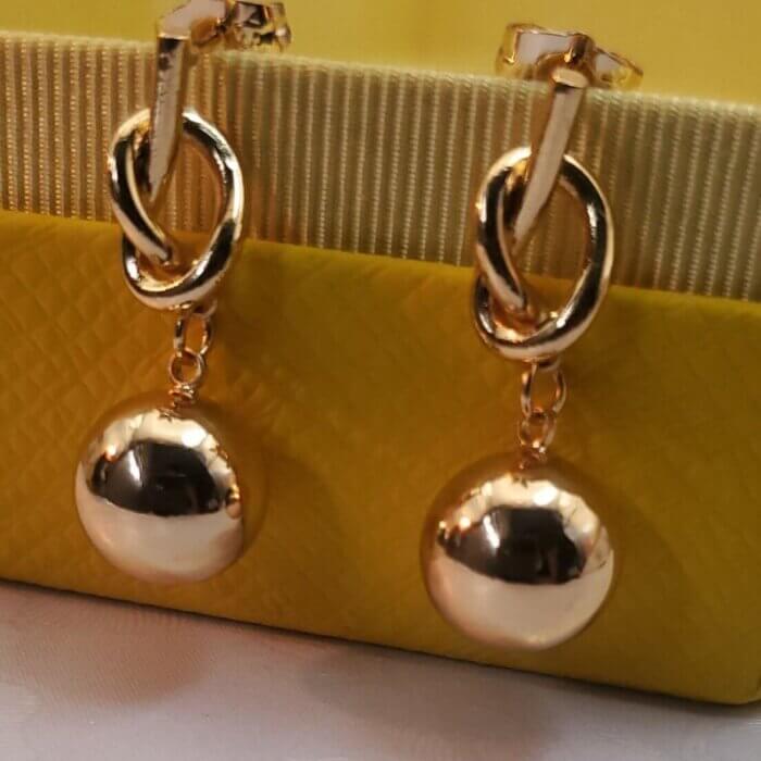 Aretes nudo de esfera