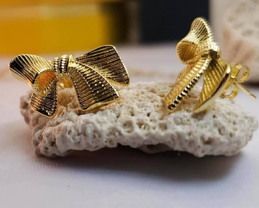 Aretes moñitos dorados