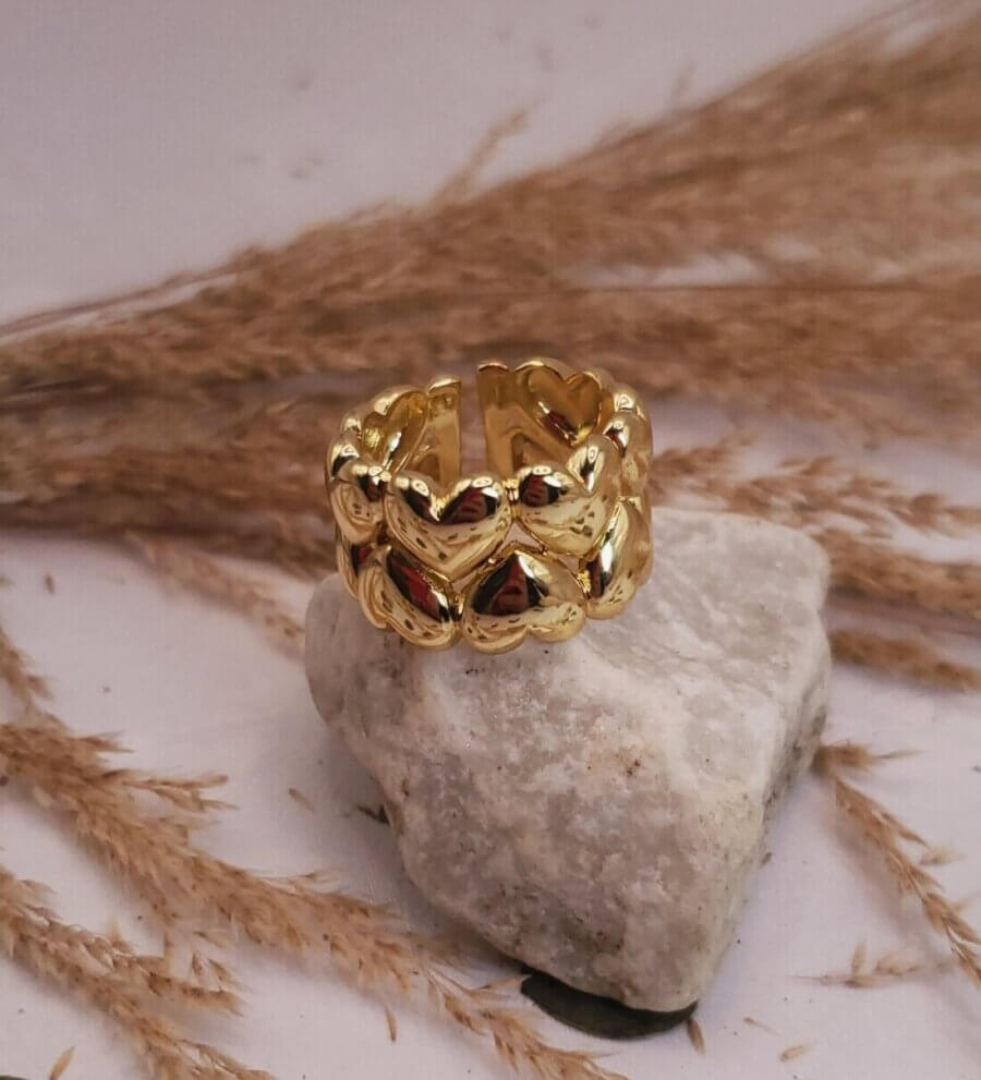 Anillo Encanto de Corazones Dorados