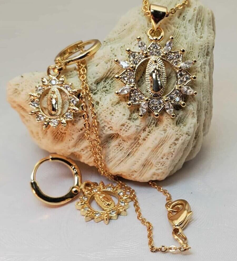 Set Collar y aretes dije corona Virgen Guadalupe